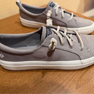 Sperry Women's Crest Vibe sneaker in gray canvas
